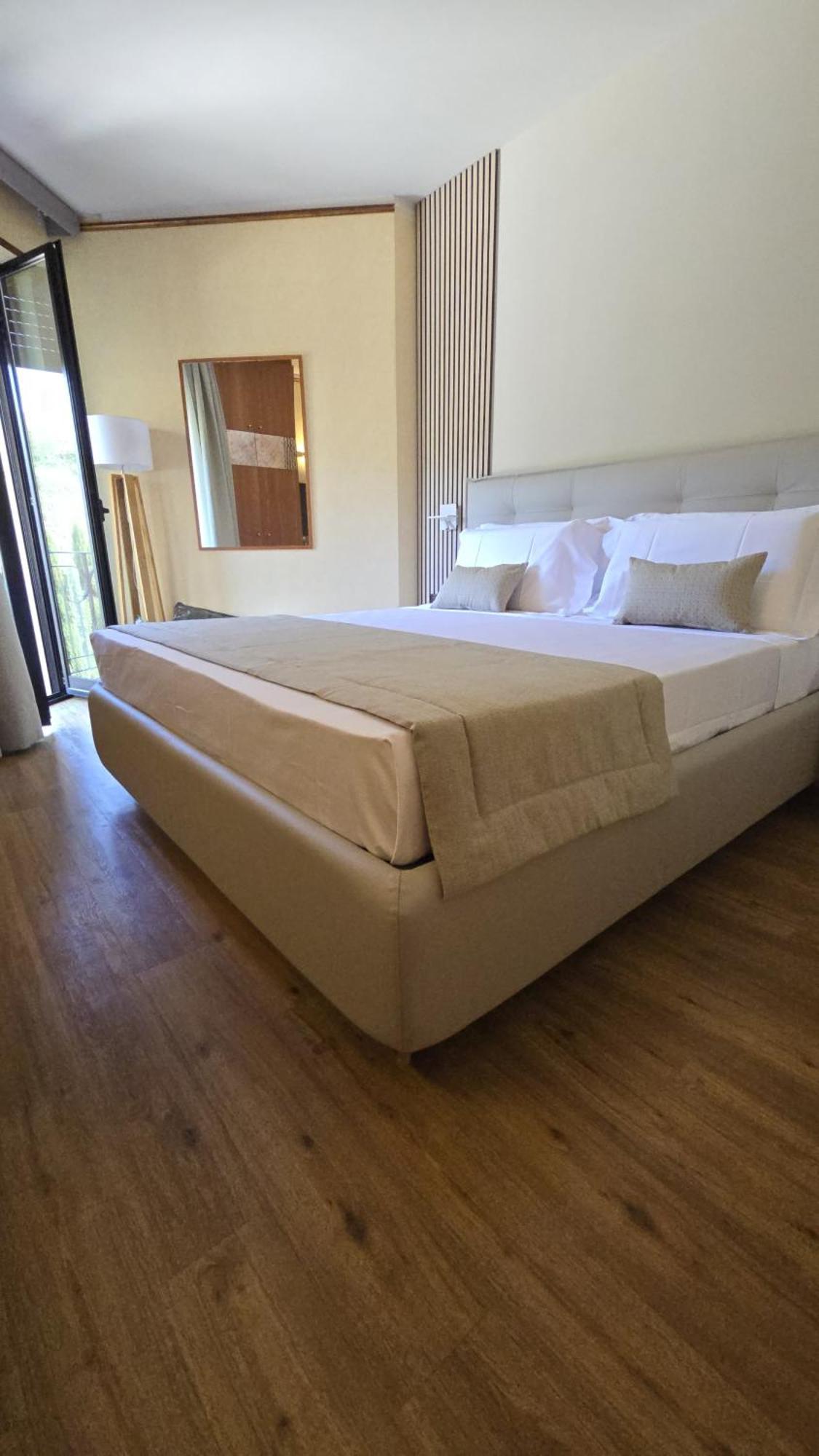 Parc Hotel Поппи Экстерьер фото
