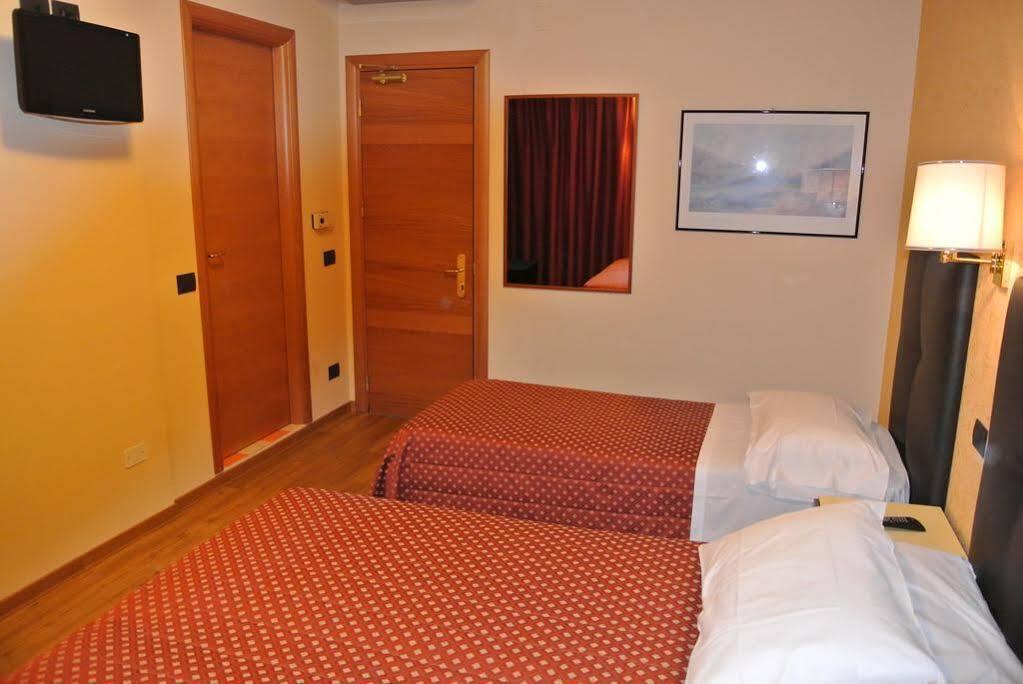 Parc Hotel Поппи Экстерьер фото